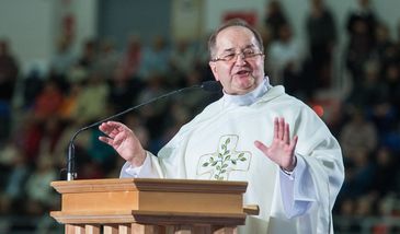 Gwiazdorska wyprawa ojca Rydzyka po Kanadzie. Cztery miasta, wstęp płatny 80 zł 