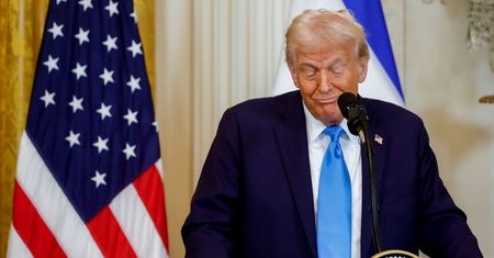 Trump wstrzymał pomoc. "Zagrożone są miejsca pracy"