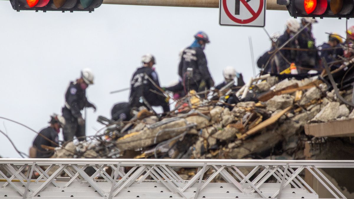 W Surfside na Florydzie doszło do zawalenia się 12-piętrowego budynku mieszkalnego. 