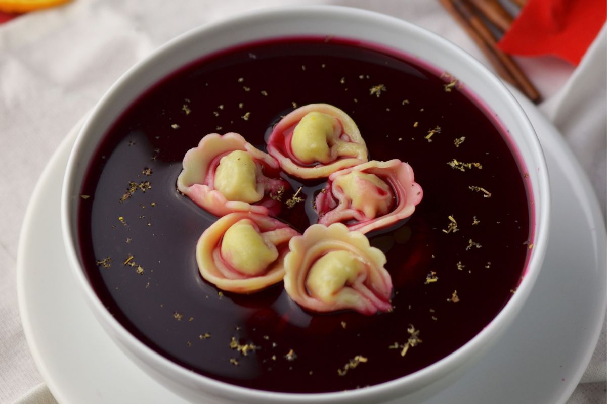 Zbyt duża ilość zepsuje barszcz wigilijny. Ile dodać, aby smakował w punkt?