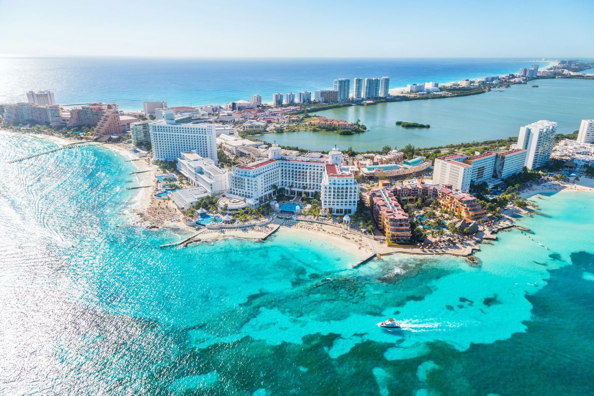Cancun to miejsca dla wielbicieli plażowania