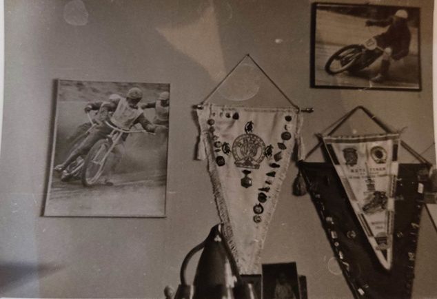 Gablota z pamiątkami w starym domu rodzinnym Viidasów.