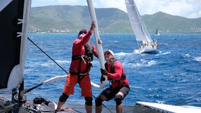 R-Six Team 6601 wiceliderem po 1. dniu Antigua Sailing Week