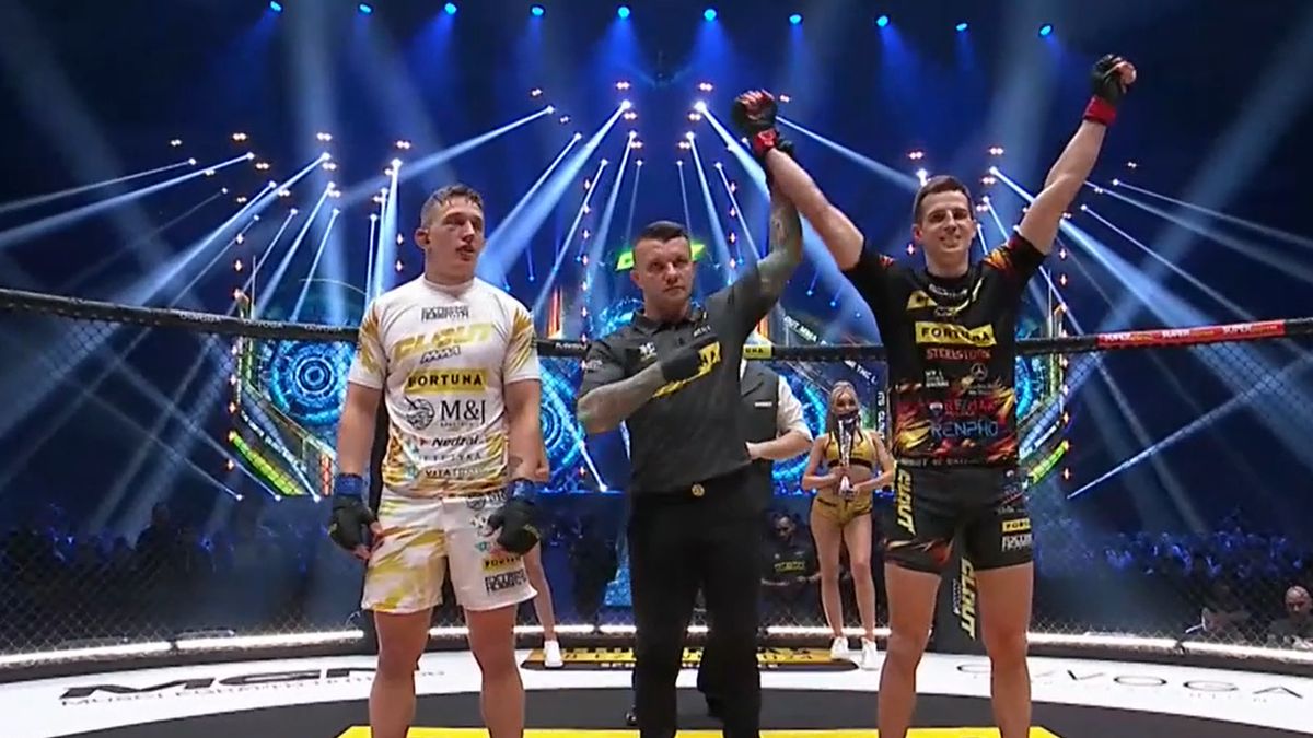 Kadr z walki "Bora" i Rekordzisty