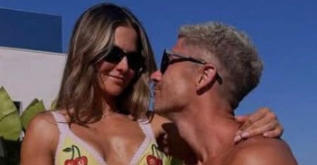 Anna Lewandowska pręży się w bikini z wisienkami u boku Roberta i jego klaty. "Gdzie czas płynie wolniej"