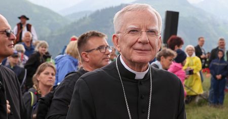 Abp Jędraszewski: Deklaracja Parlamentu Europejskiego piętnuje polski naród i polskie państwo jako homofobów