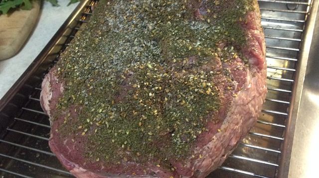 Surowy udziec z wołowiny australijskiej bez kości (samo mięso)