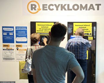 Tak Polacy omijają butelkomaty. Sprzedaż wystrzeliła o 270 proc.