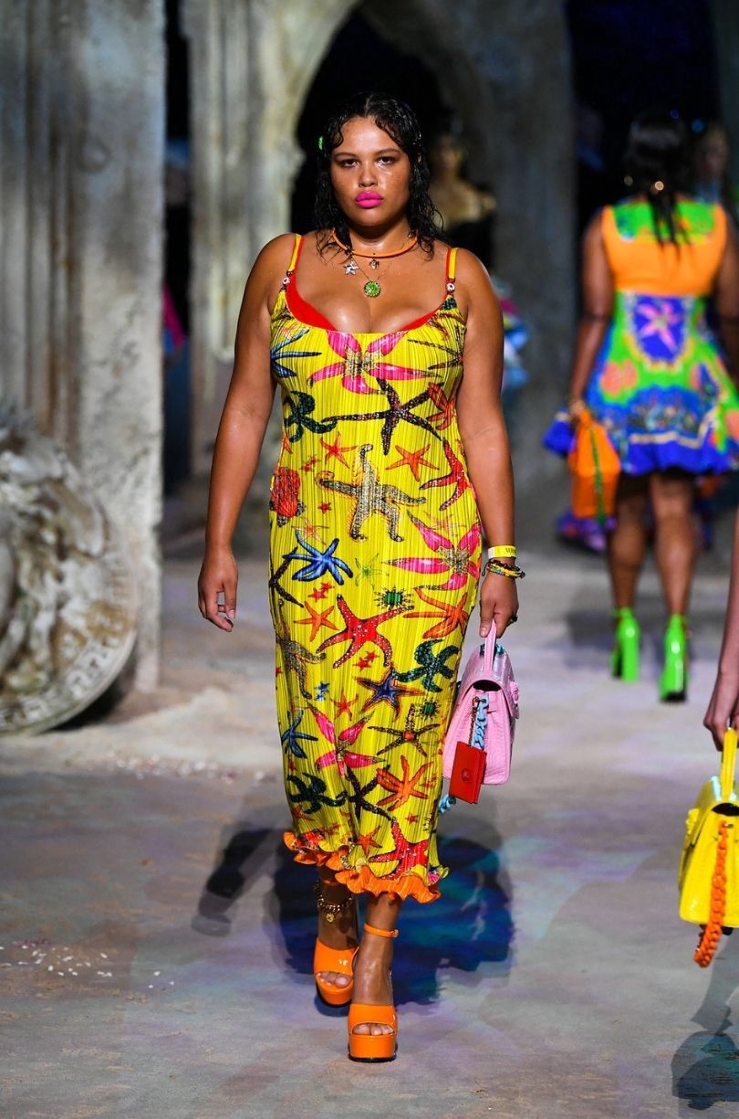 Modelki plus size po raz pierwszy na pokazie Versace - Alva Claire