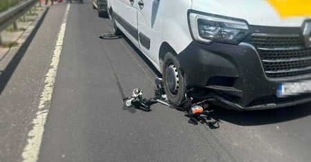 Samochód wciągnął pod koła rower. Policja publikuje koszmarne zdjęcie