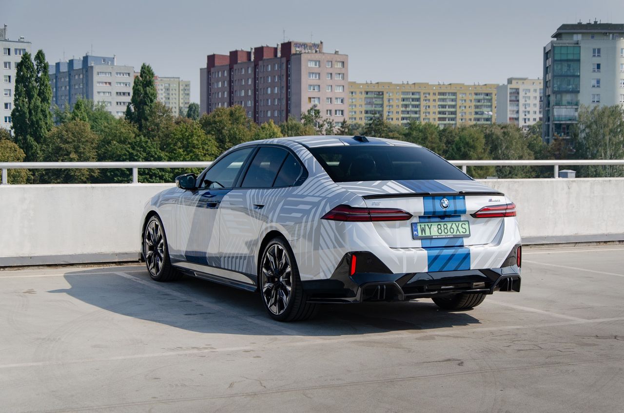 BMW i5 M60