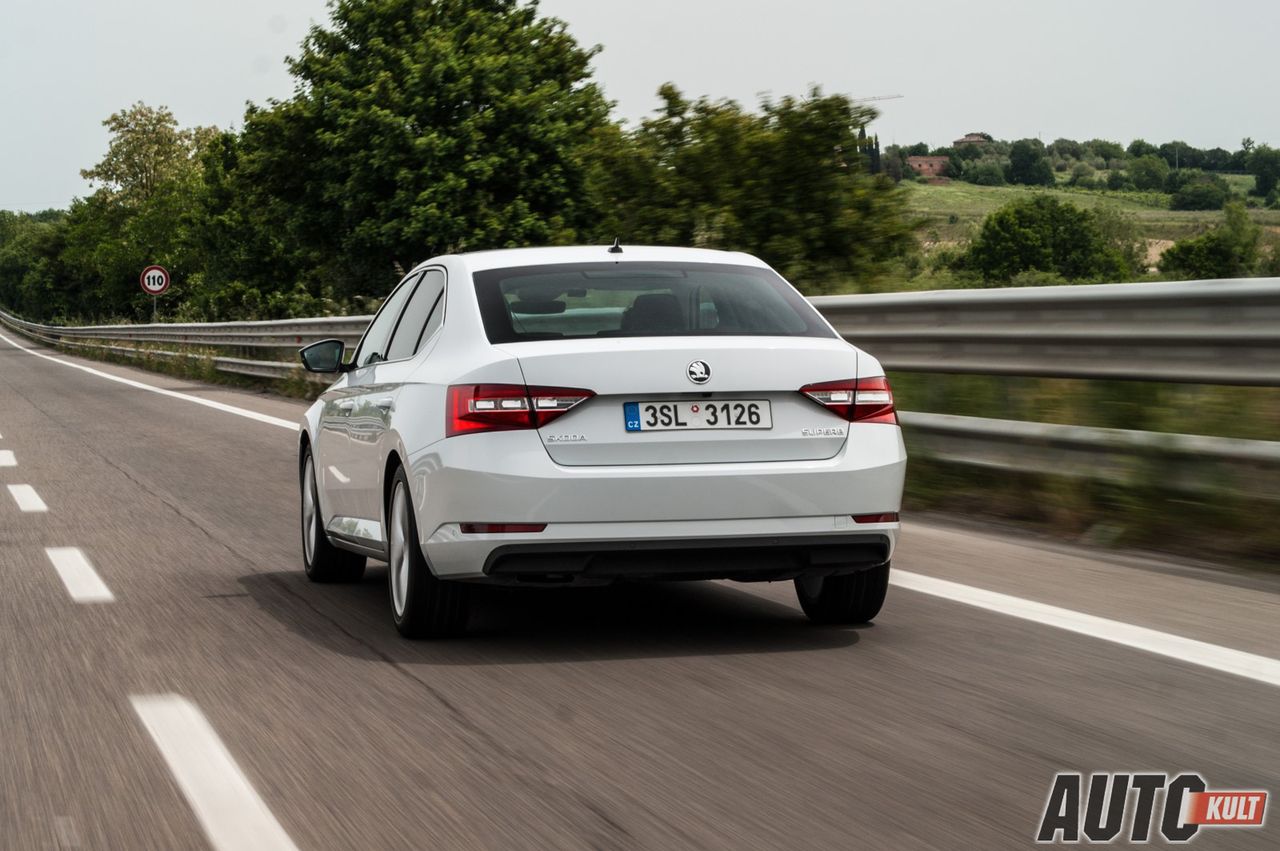 Nowa Škoda Superb 2.0 TDI (2015) - galeria testowa