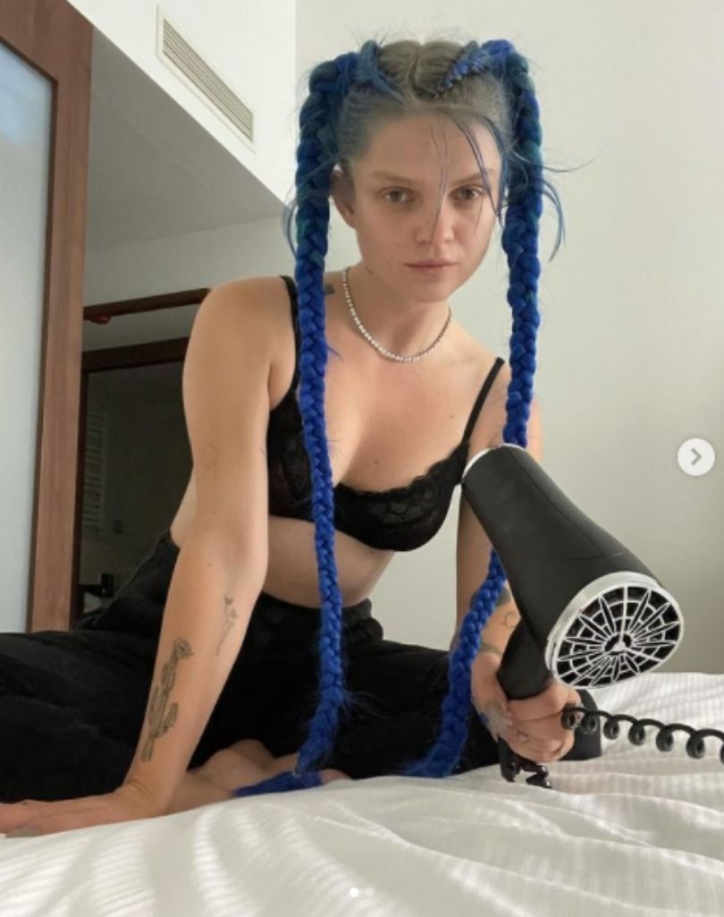 Margaret pozuje w szalonej stylizacji