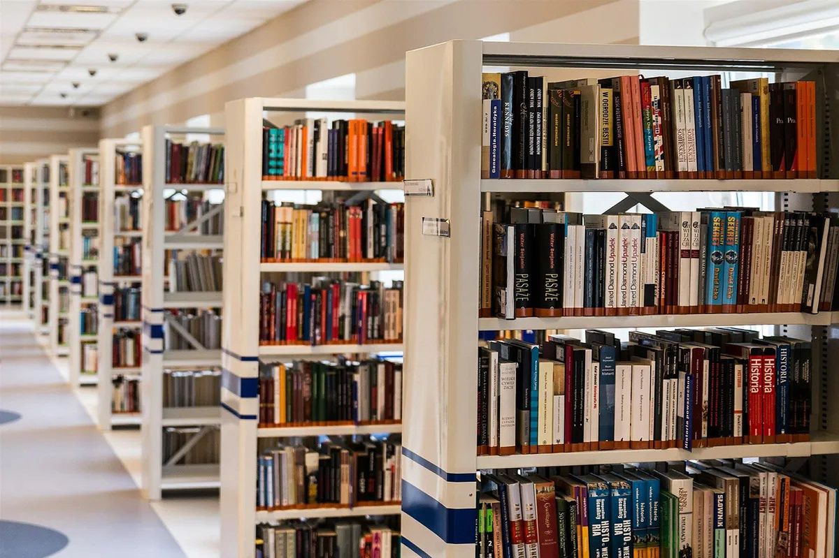 З бібліотеки Варшавського університету вкрали 80 російських книг XIX століття