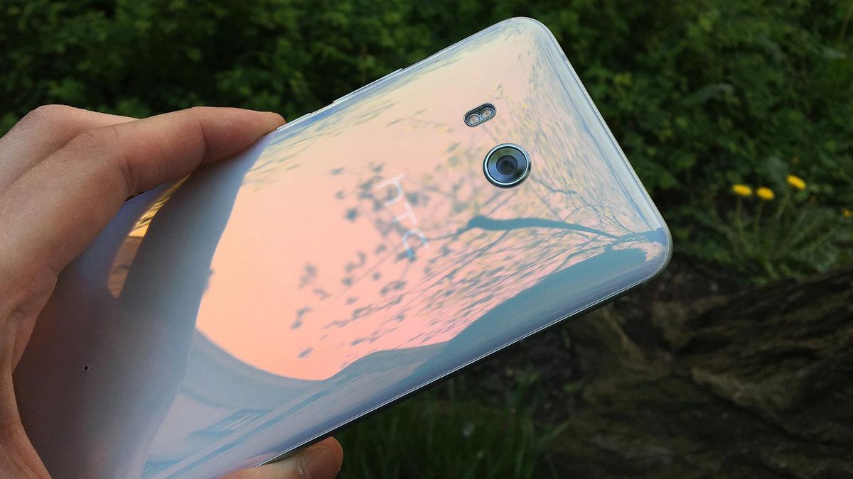 Edge Sense nie tylko dla flagowców. Mniejszy HTC U11 w drodze? 1