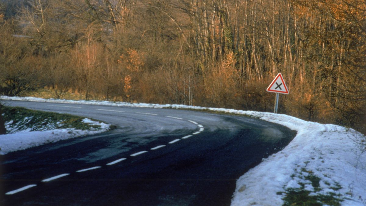 Warstwa lodu często przypomina wodę. Pomyłka może być bardzo niebezpieczna w skutkach.