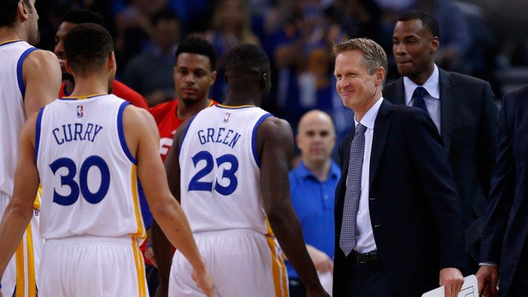 Steve Kerr (trener) i zawodnicy Golden State Warriors