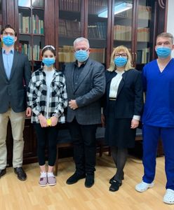 21-річній українці у Польщі провели операцію на мозку без анестезії. Як це стало можливим