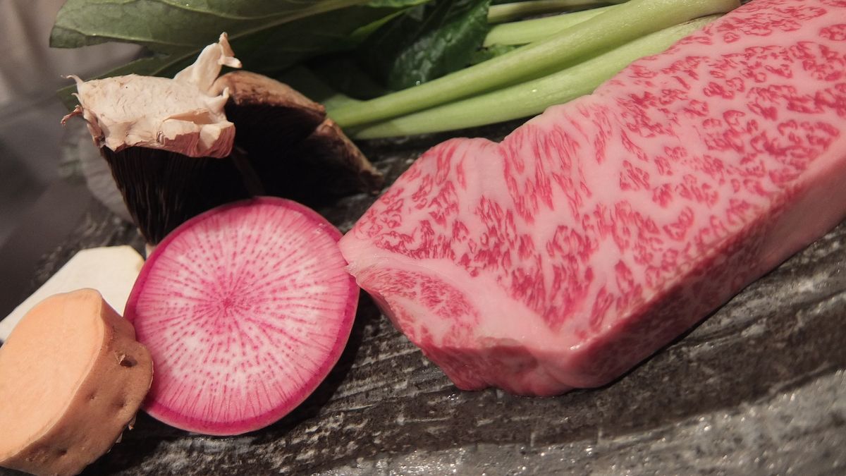 Surowa polędwica australijska bez kości (mięso i tłuszcz)