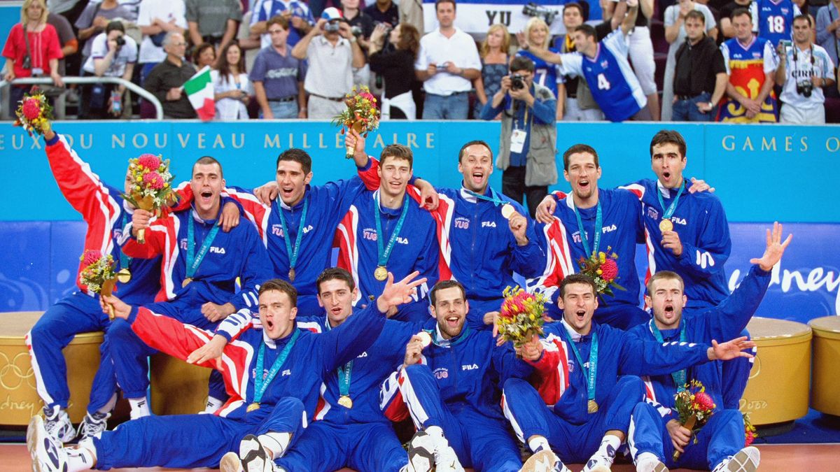 Getty Images / Clive Brunskill /Allsport / Na zdjęciu: Reprezentacja Jugosławii po zdobyciu złota na IO w Sydney
