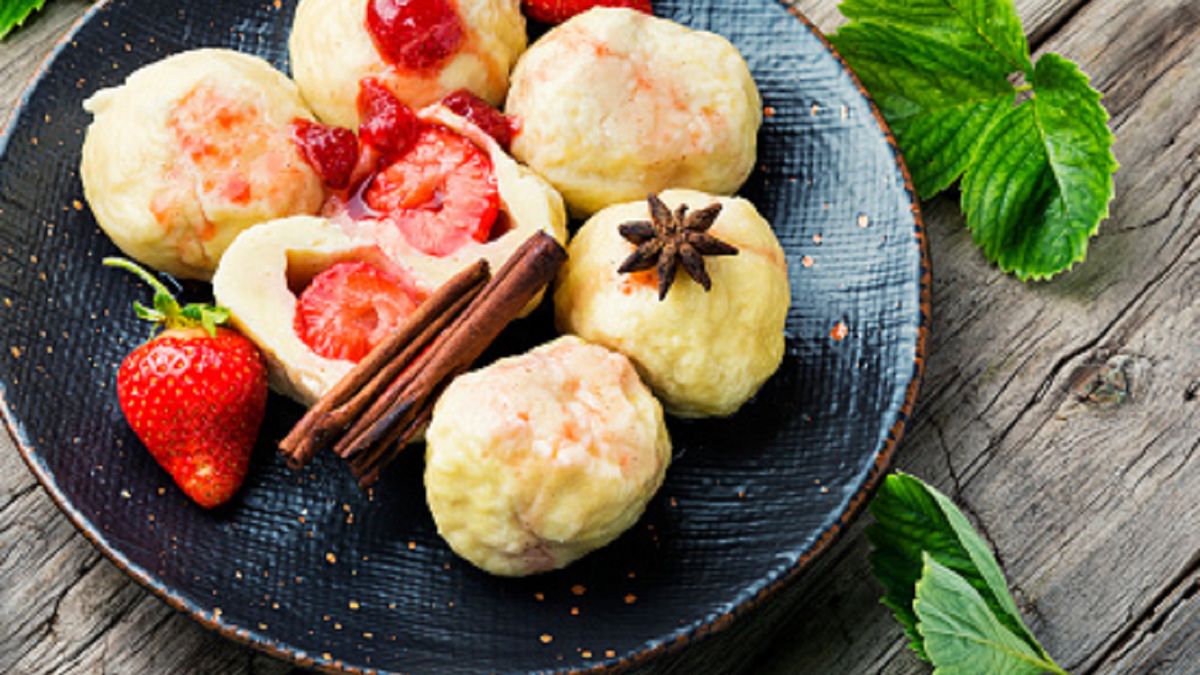 Knedle z truskawkami.