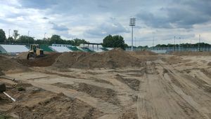 Plac budowy na stadionie Warty Poznań (foto)