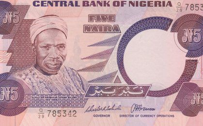 Nigeria: Ponad 30-procentowy spadek kursu waluty. Koniec powiązania z dolarem