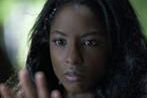 Parker Young i Rutina Wesley w "Arrow"