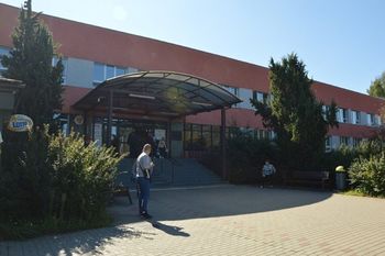 Bełchatów: Wszczepili pacjentce miniaturowy rejestrator pracy serca. Nowatorski zabieg przeprowadzono w szpitalu