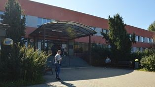 Bełchatów: Wszczepili pacjentce miniaturowy rejestrator pracy serca. Nowatorski zabieg przeprowadzono w szpitalu