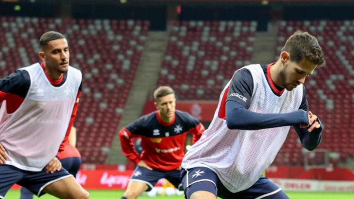 Piłkarze z Malty na PGE Narodowym w Warszawie