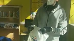 Koronawirus. Jose Mourinho zakasał rękawy. Starszym ludziom dostarcza posiłki