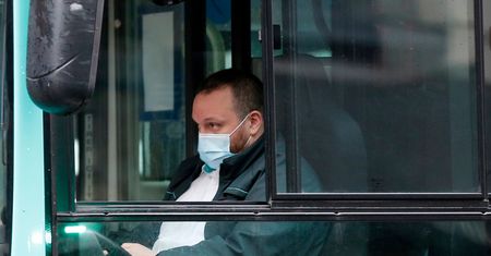 Koronawirus. Pracownicy tych branż umierają najczęściej. Lista zawodów