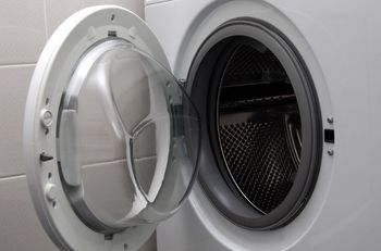 Dodaj do bębna pralki. Uciążliwy brud przestanie być problemem