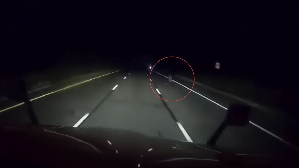 Kierowca ciężarówki twierdzi, że widział na autostradzie ducha
