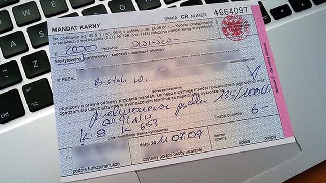 Koszty windykacji zaległego mandat wynoszą zwykle kilka procent wartości kary pieniężnej