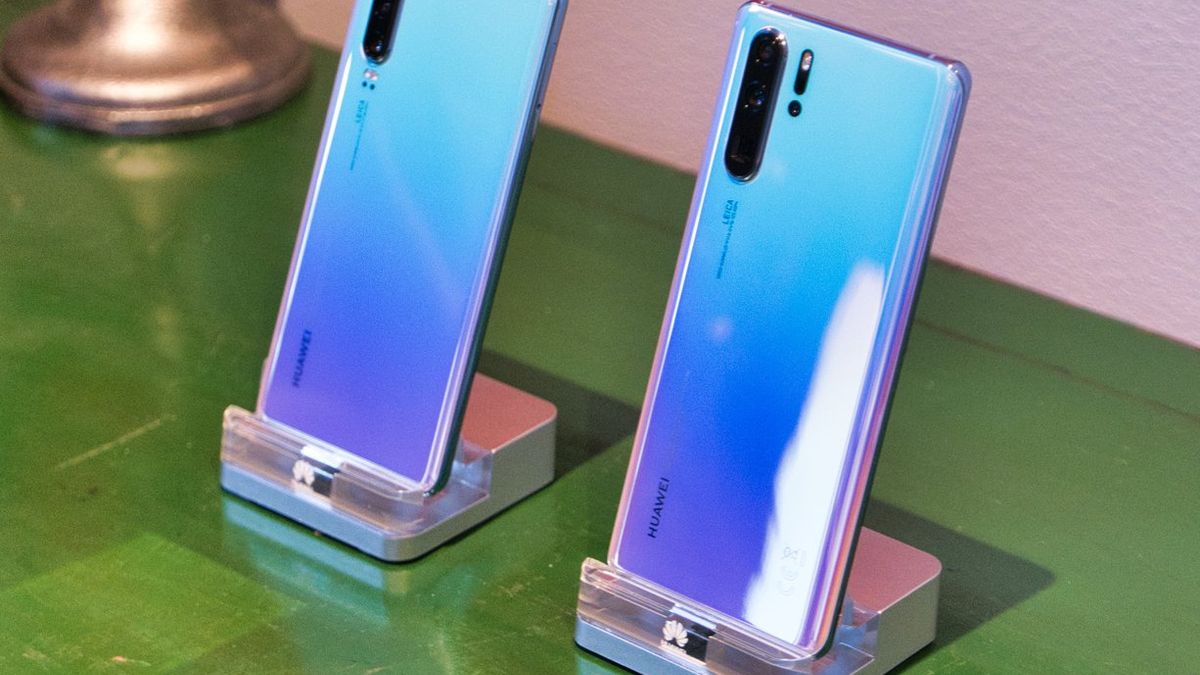 Huawei P30 (po lewej) i P30 Pro (po prawej) / Fot. Komórkomania (Miron Nurski)