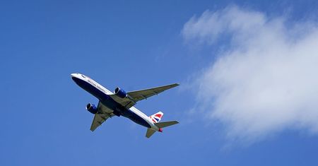 Skandal w hotelu. Stewardesa z Wysp pokazała mu piersi