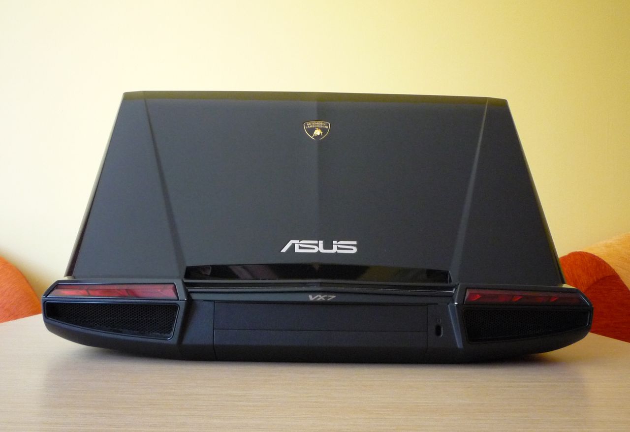 Asus Lamborghini VX7 - luksusowa bestia [pierwsze wrażenia]