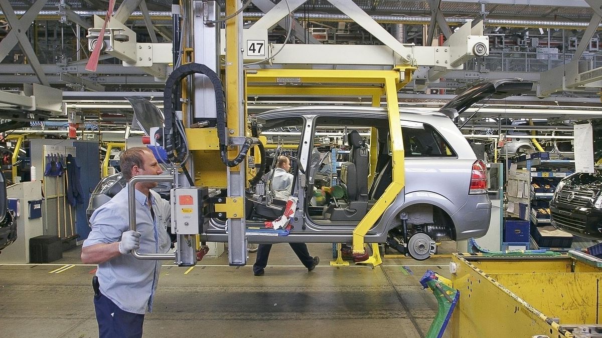 Opel chce odchudzić swoją załogę o 300 osób.