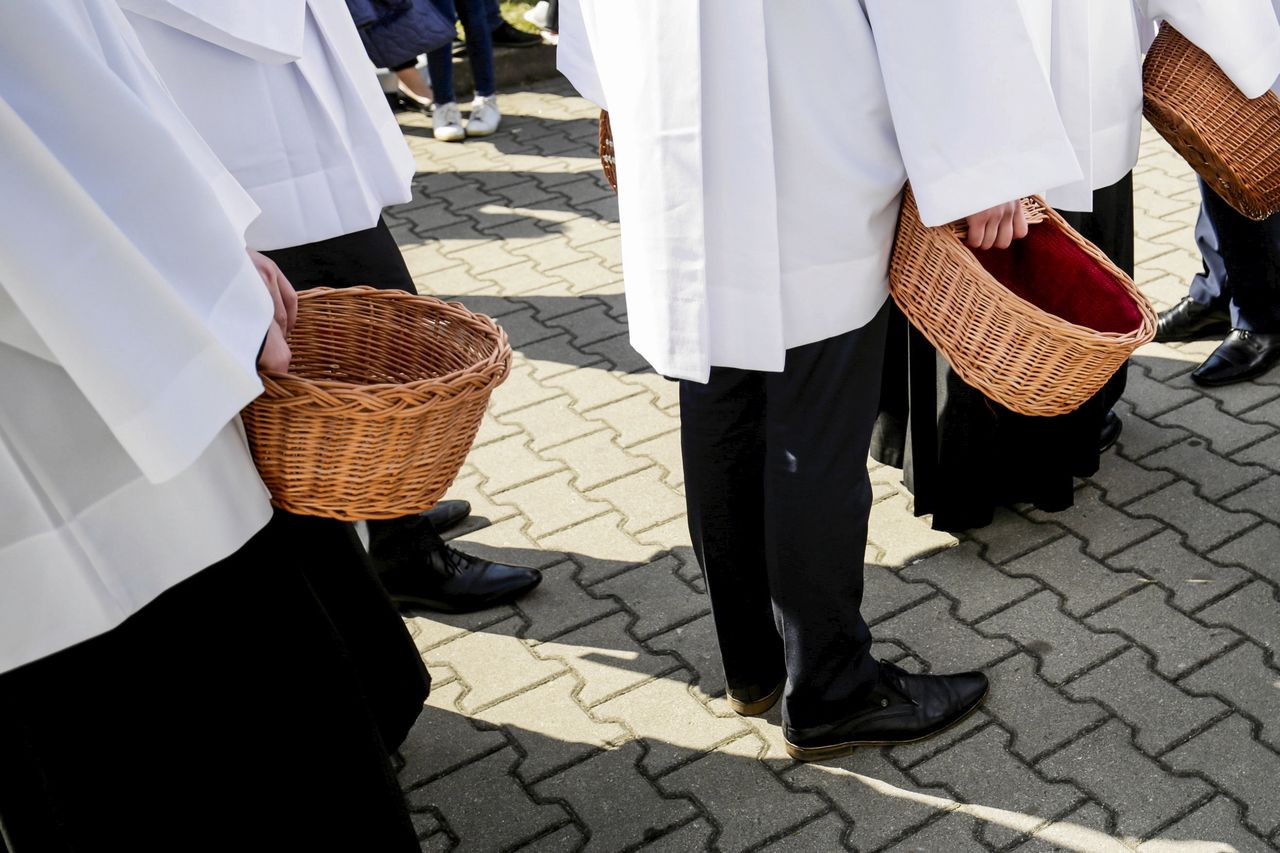 Zaskakujące ogłoszenie parafii. "Całkiem wysoka pensja" 