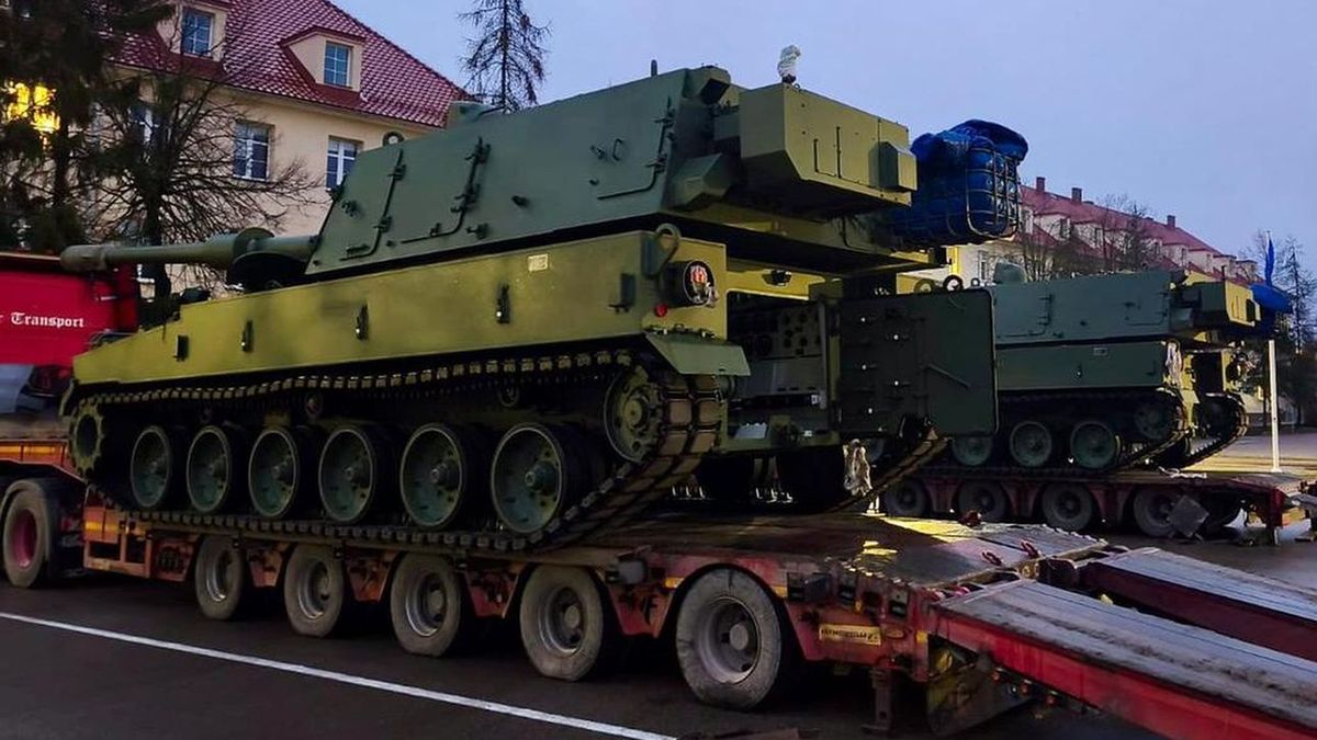 Armatohaubice K9 podczas transportu