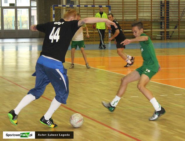 Kacper Gomólski w okresie zimowym gra w piłkę, jeździ na crossie, jeździ konno, a także zamierza grać w hokeja