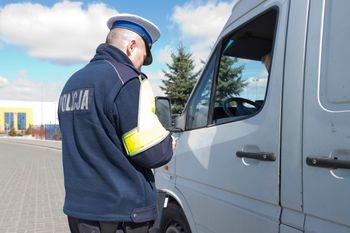 Sandomierz: Pijany jechał busem, wiózł żonę i małe dziecko