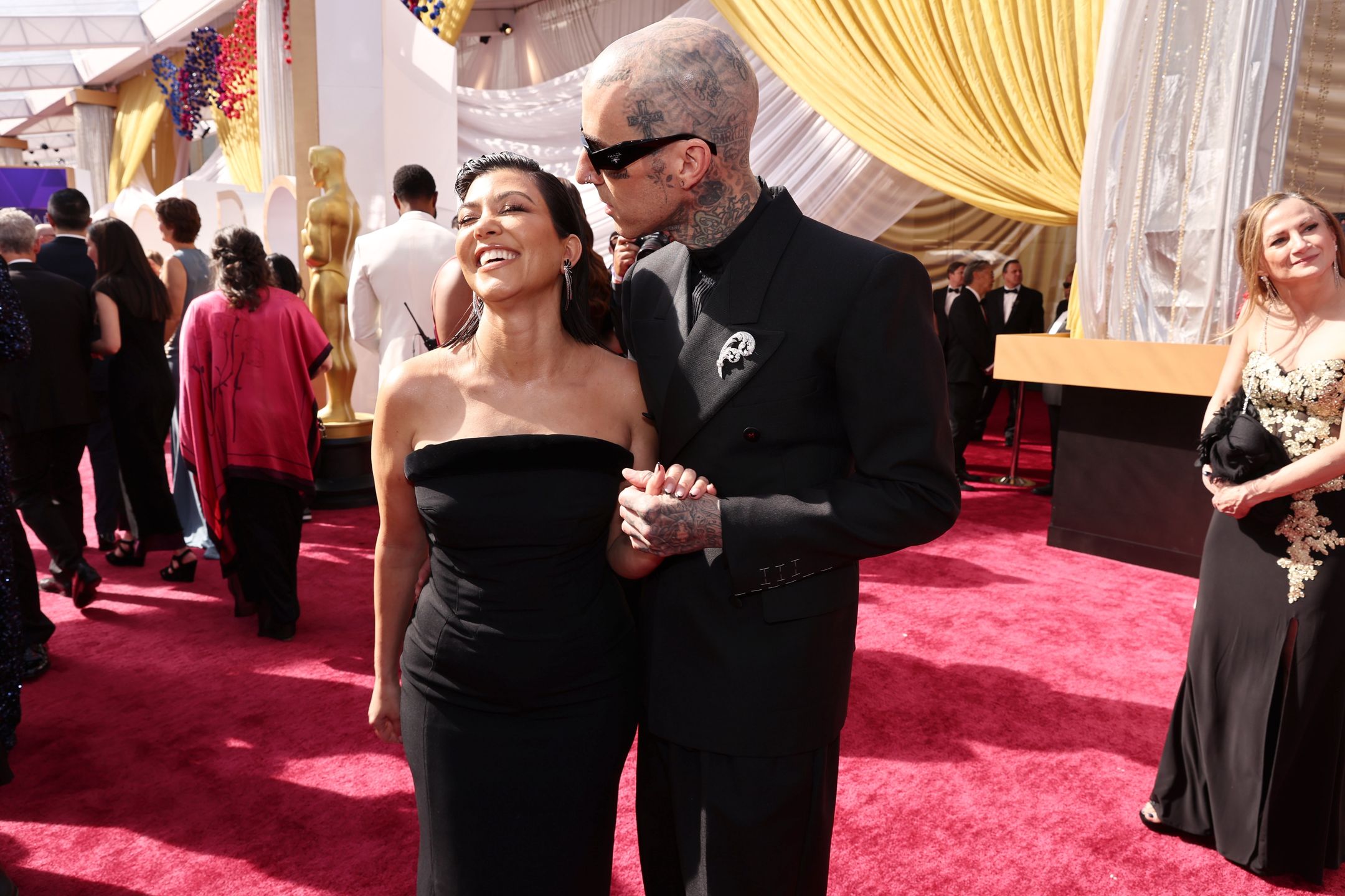 Oscary 2022. Kourtney Kardashian i Travis Barker brylują na czerwonym dywanie