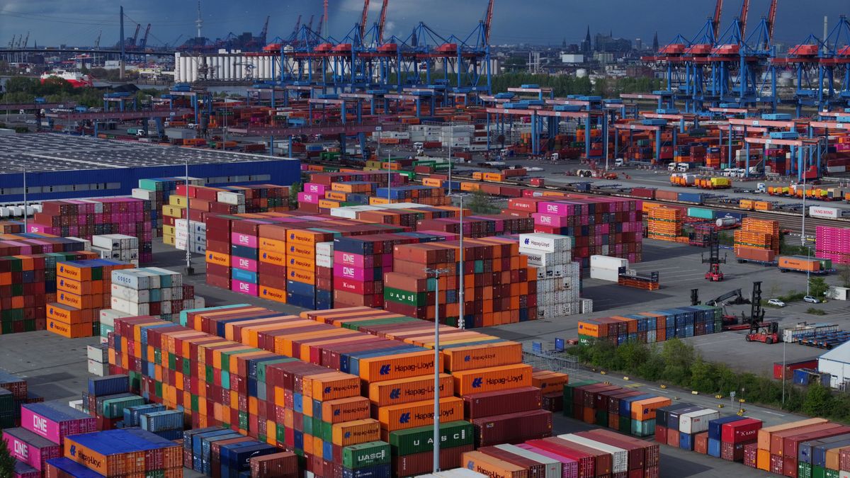 IMF Reduces Economic Outlook For Germany
HAMBURG, GERMANY - APRIL 17: Shipping containers lie stacked at Hamburg Port on April 17, 2024 in Hamburg, Germany. The International Monetary Fund (IMF) has reduced its prognosis for Germany's economic growth this year to 0.2%, the lowest of any G7 nation. Hamburg Port is Germany's biggest port and is a hub for exports and imports.  (Photo by Sean Gallup/Getty Images)
Sean Gallup