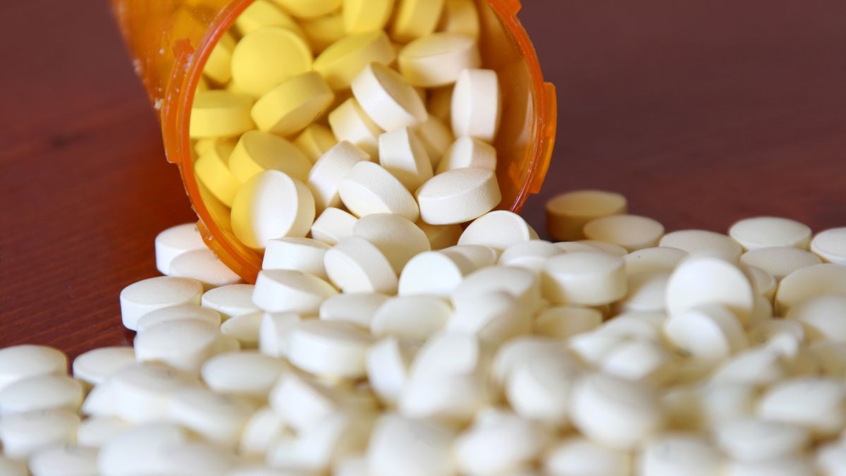 Bottle of Medicine
mdilsiz
caplets, citizens, managed, medicaid, medicare, perscription, pharmacological