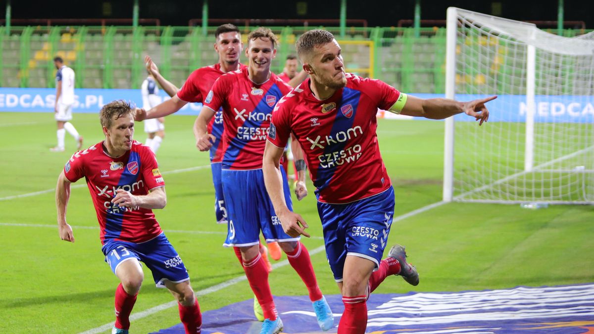WP SportoweFakty / Tomasz Kudala / Na zdjęciu: piłkarze Rakowa Częstochowa
