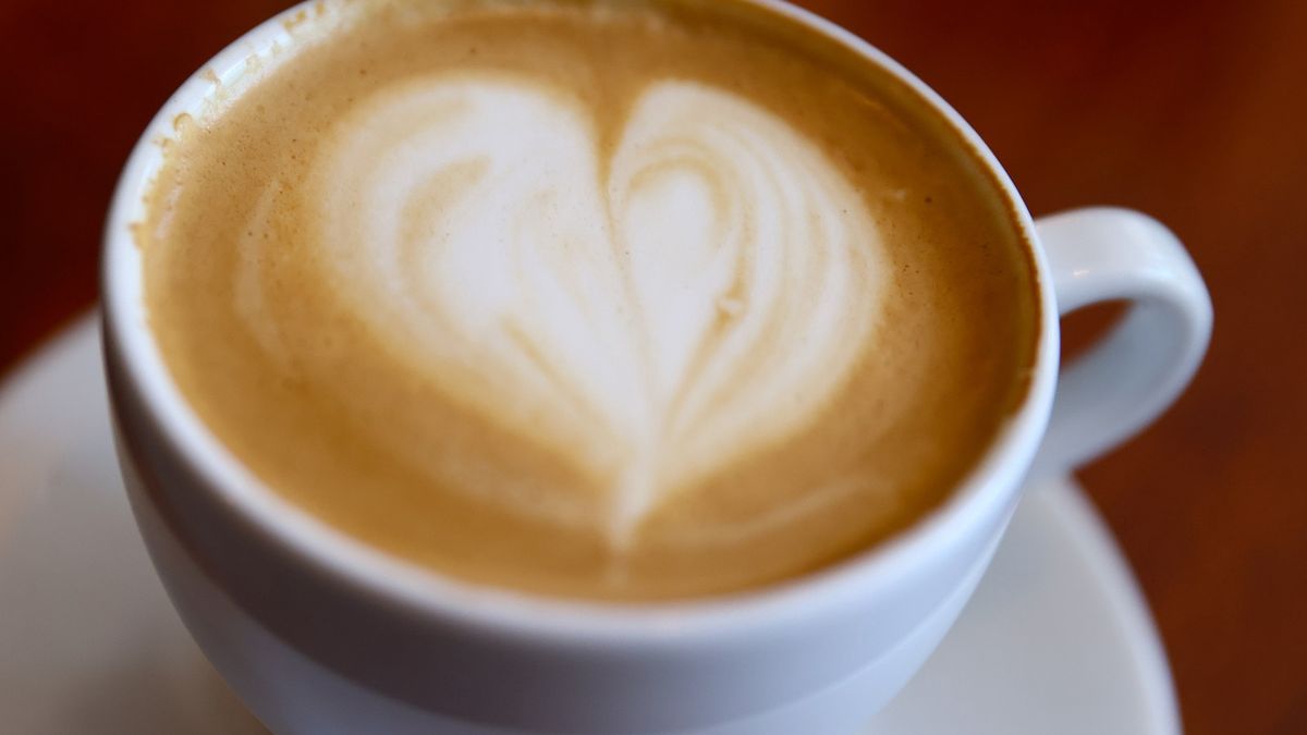 Kawa z mlekiem może szkodzić zdrowiu.