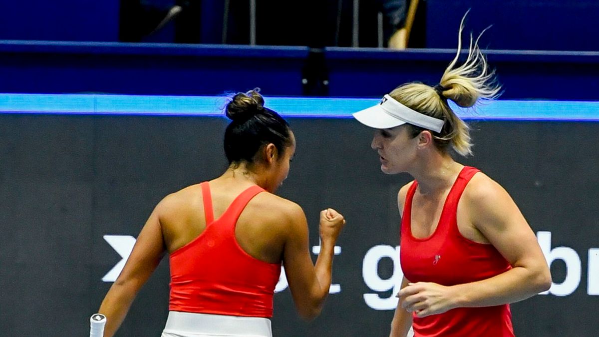 PAP/EPA / Raul Caro / Na zdjęciu: Leylah Fernandez i Gabriela Dabrowski